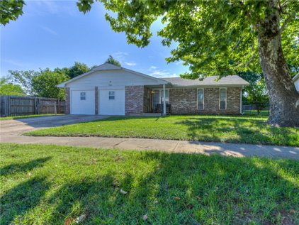 516 S Heights Drive, Mustang