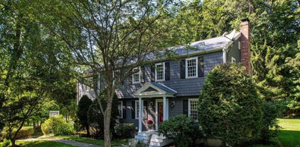 14 General Henry Knox Rd, Southborough