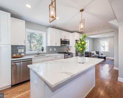 7002 York   Road, Baltimore
