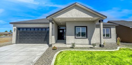 827 N Wehe Avenue, Pasco