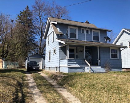 2527 Coventry Boulevard NE, Canton