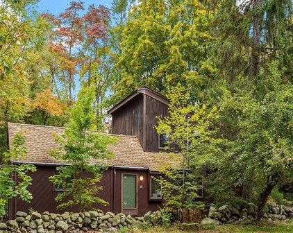 141 E Main St, Hopkinton