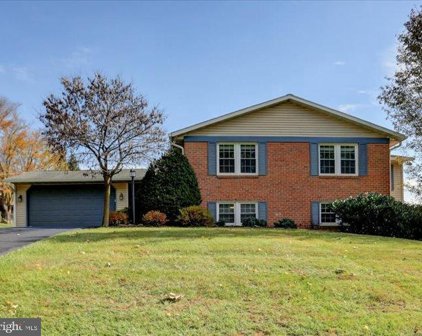 516 Briar Lane E, Chambersburg