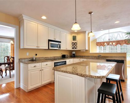 4 Whispering Way, Stow