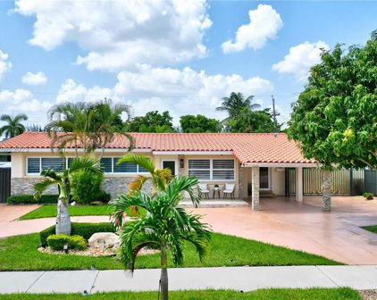 1084 W 50th Pl, Hialeah