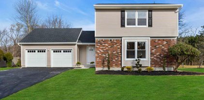 46 Alexandria Dr, Manalapan