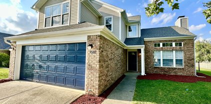 7580 Fox Tail Circle, Avon