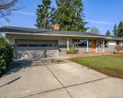 700 10th Av