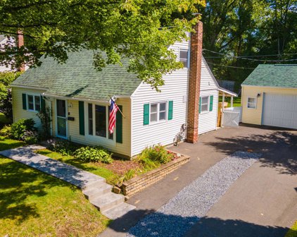 11 Perry Avenue, Latham