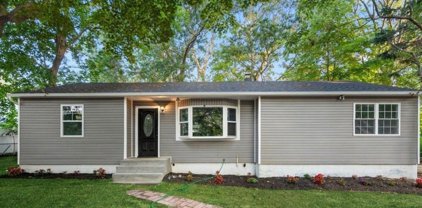 32 Ralph Avenue, Lake Grove