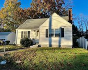 19 Crestwood Drive, Manchester image