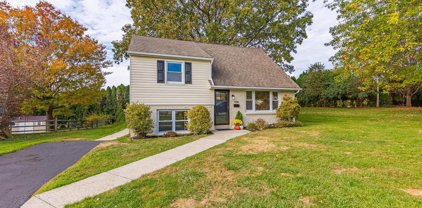 108 Fairview Dr, West Chester