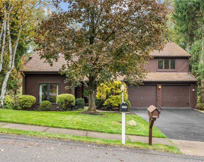 10063 Oakridge Dr, Mccandless