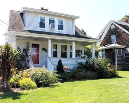 26 Highland Ave, Saugus