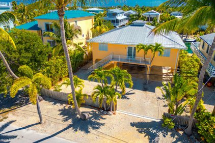 947 Gulf Drive, Summerland
