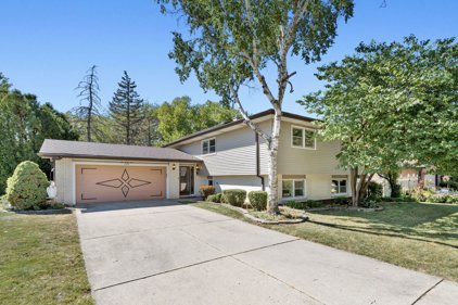 1044 S Highland Avenue, Arlington Heights