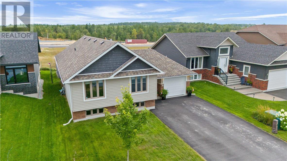 Listing photograph of 41 Meadowgreen Drive