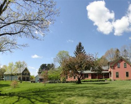 10 White Pond Rd, Stow