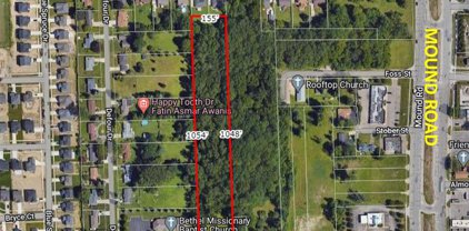 5575 E 14 MILE, Sterling Heights