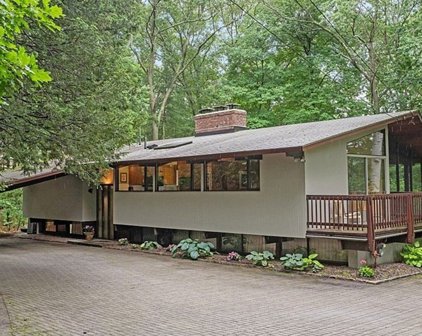 92 Whits End Rd, Concord