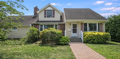 24 Suffolk Road, Massapequa