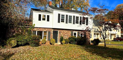 8342 Odricks Ln, Mclean