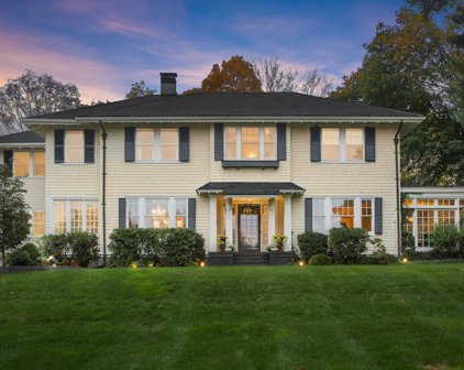 10 Oakland Street, Wellesley