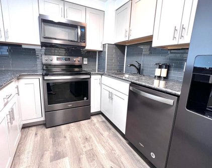 24 Courthouse Sq Unit #24-210, Rockville