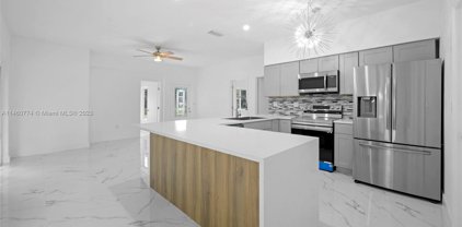 925 Ne 4th St, Hallandale Beach