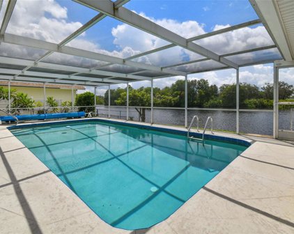 5652 Ivy Lane, Holiday