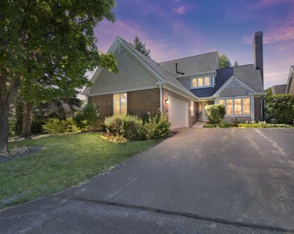 1625 E Avon Court, Arlington Heights