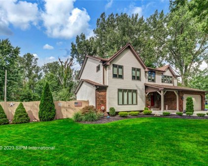 3 Burgundy, Amherst-142289