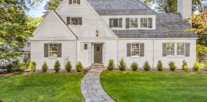 91 Old Colony Road, Wellesley