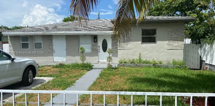 913 Foster Rd, Hallandale Beach