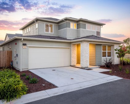 1444 Oak Circle, Rohnert Park
