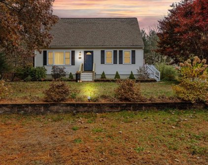5 Stacey Rd, Middleboro