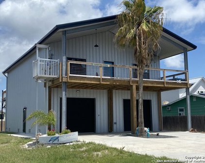 520 7th St, Port Aransas