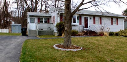 25 Eaton Dr, Hudson