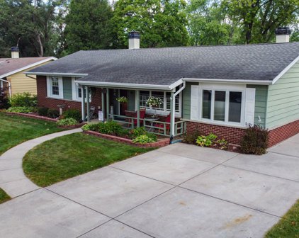 234 Mulberry Lane, Elk Grove Village