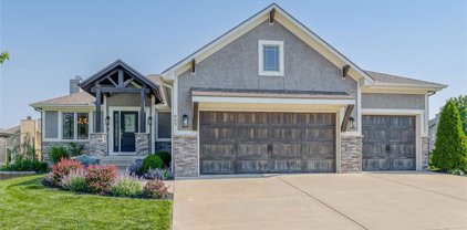 805 SE Oriole Court, Blue Springs