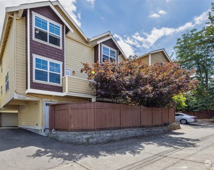 5033 12th Avenue NE Unit #B, Seattle