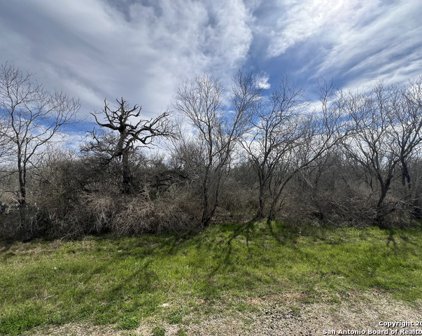 123 Country View Ln, Floresville