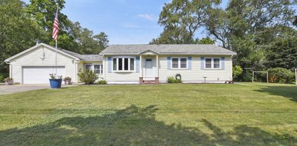 7 Long Point Rd, Lakeville
