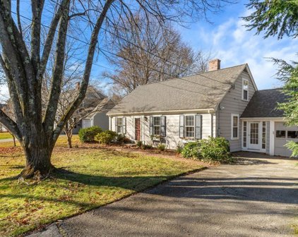 51 Pilgrim Rd, Needham