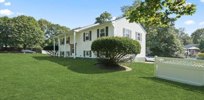 832 Nutswamp Road, Red Bank