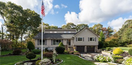 12 Pickering Drive, Westerly