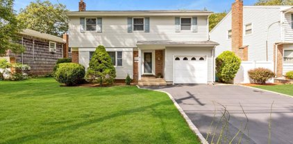143 E 17th Street, Huntington Sta