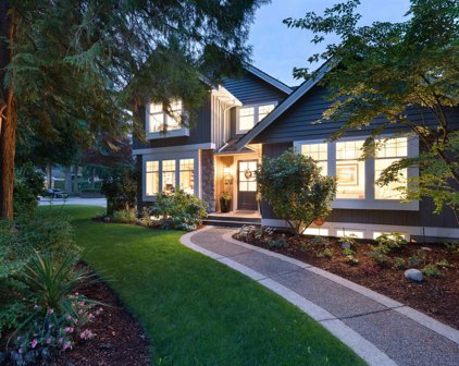 1192 Edgewood Place, North Vancouver
