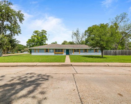 601 Center Way Street, Lake Jackson