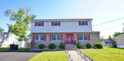 16 Colby Lane, Hazlet
